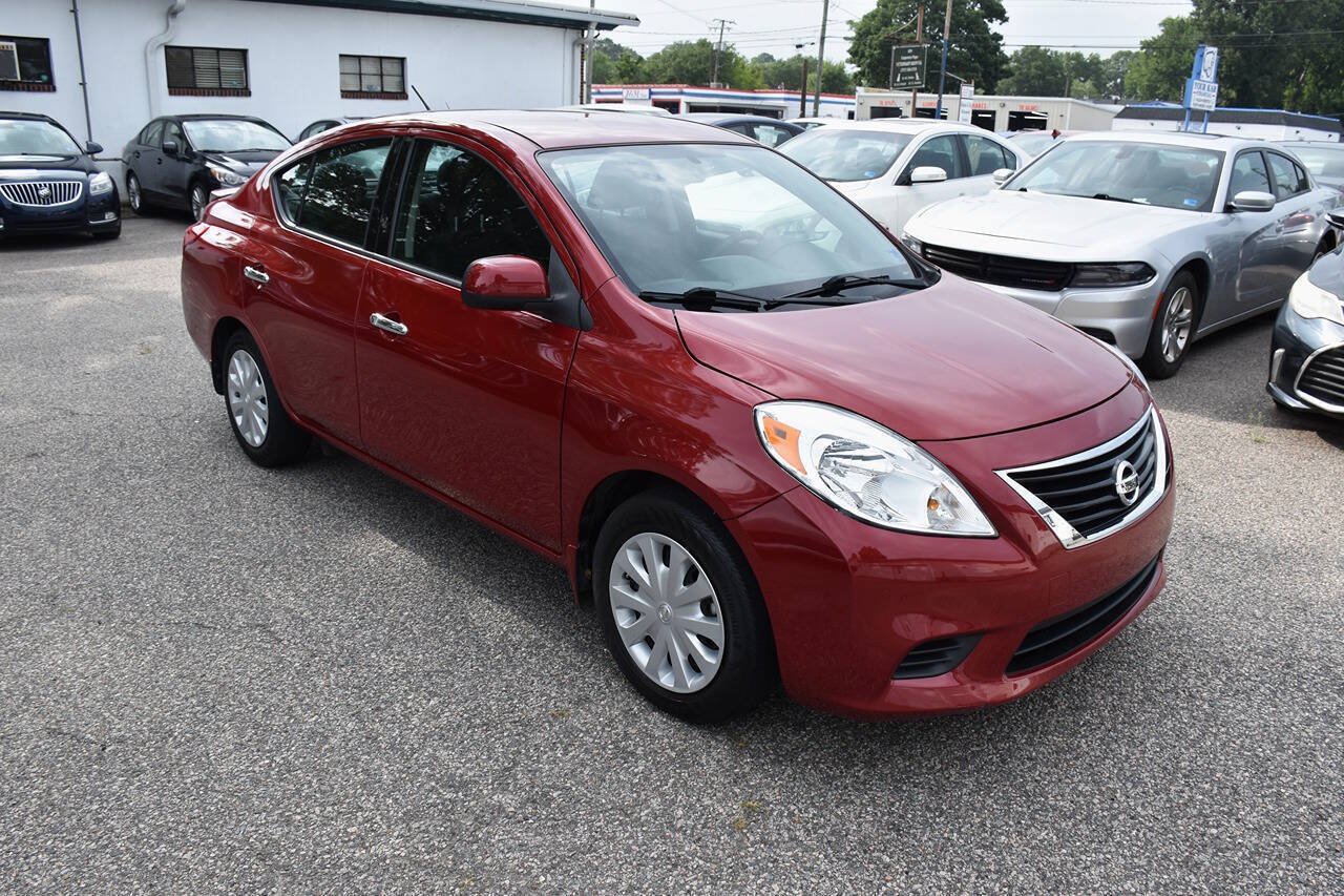 Used 2014 Nissan Versa SV FWD image 8