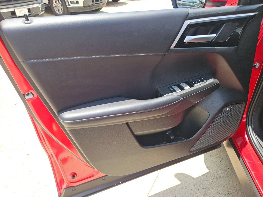 Used 2025 Mitsubishi Outlander SE FWD image 14