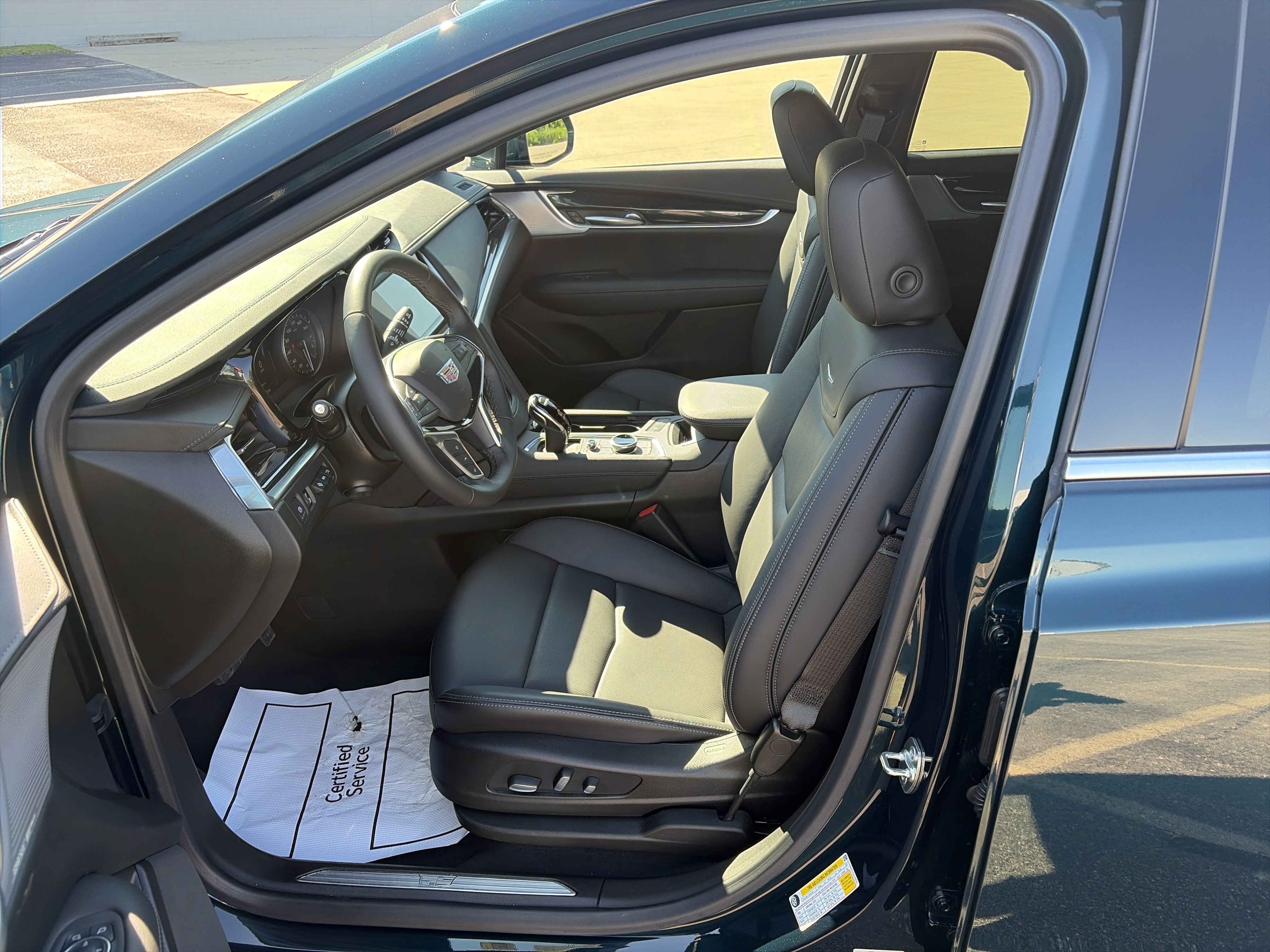 Used 2025 Cadillac XT5 Premium Luxury w/ Technology Package AWD/4WD image 9