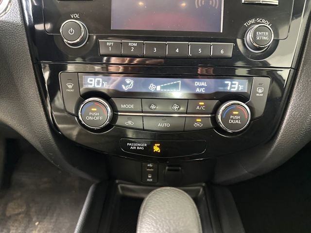 Used 2016 Nissan Rogue SV image 23