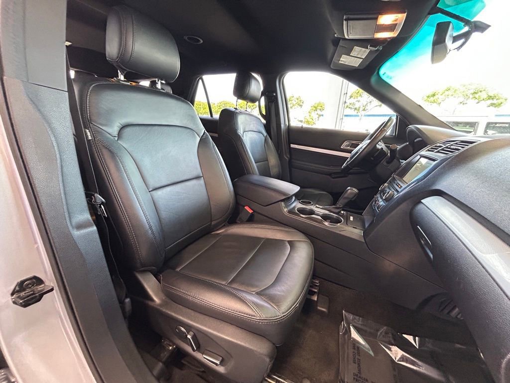Used 2017 Ford Explorer XLT w/ Equipment Group 202A image 25
