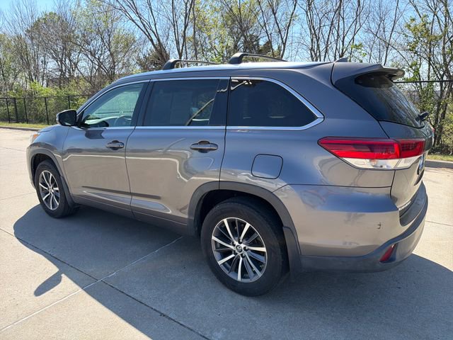 Used 2018 Toyota Highlander XLE image 3