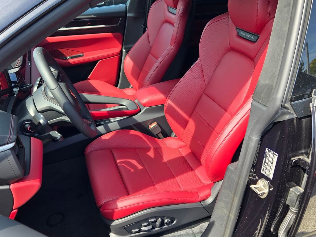 New 2025 Porsche Macan 4S Electric image 5