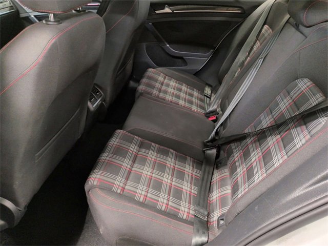 Used 2016 Volkswagen Golf S image 25