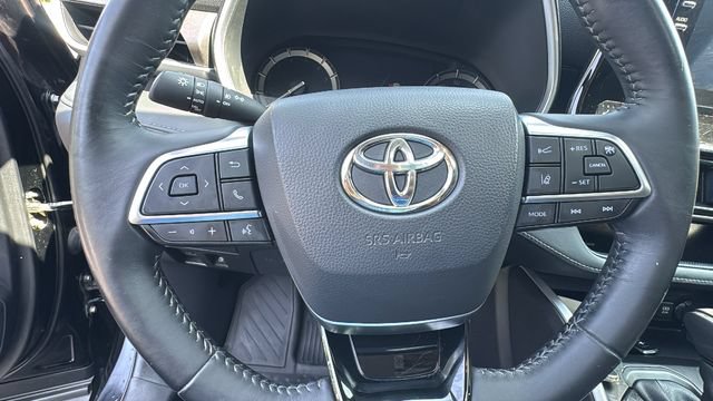 Used 2021 Toyota Highlander XLE AWD/4WD image 22