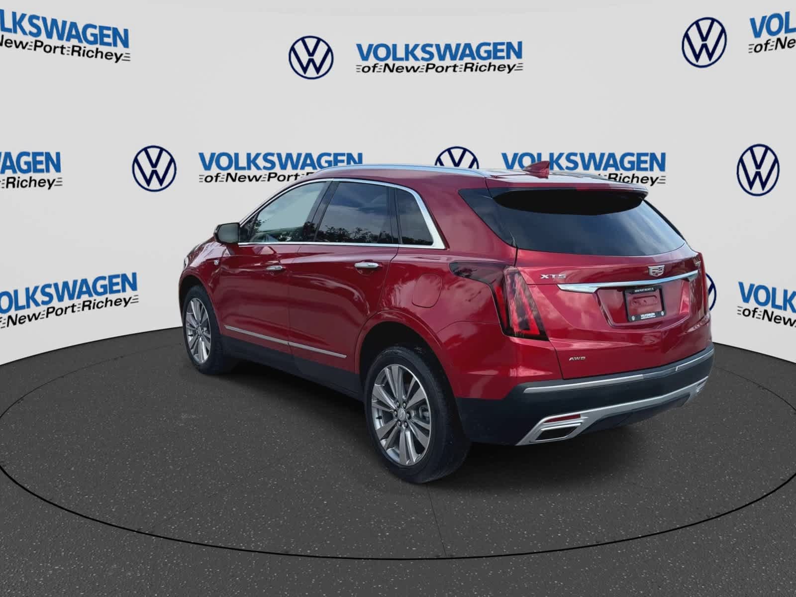 Used 2025 Cadillac XT5 Premium Luxury w/ LPO, Floor Liner Package AWD/4WD image 6