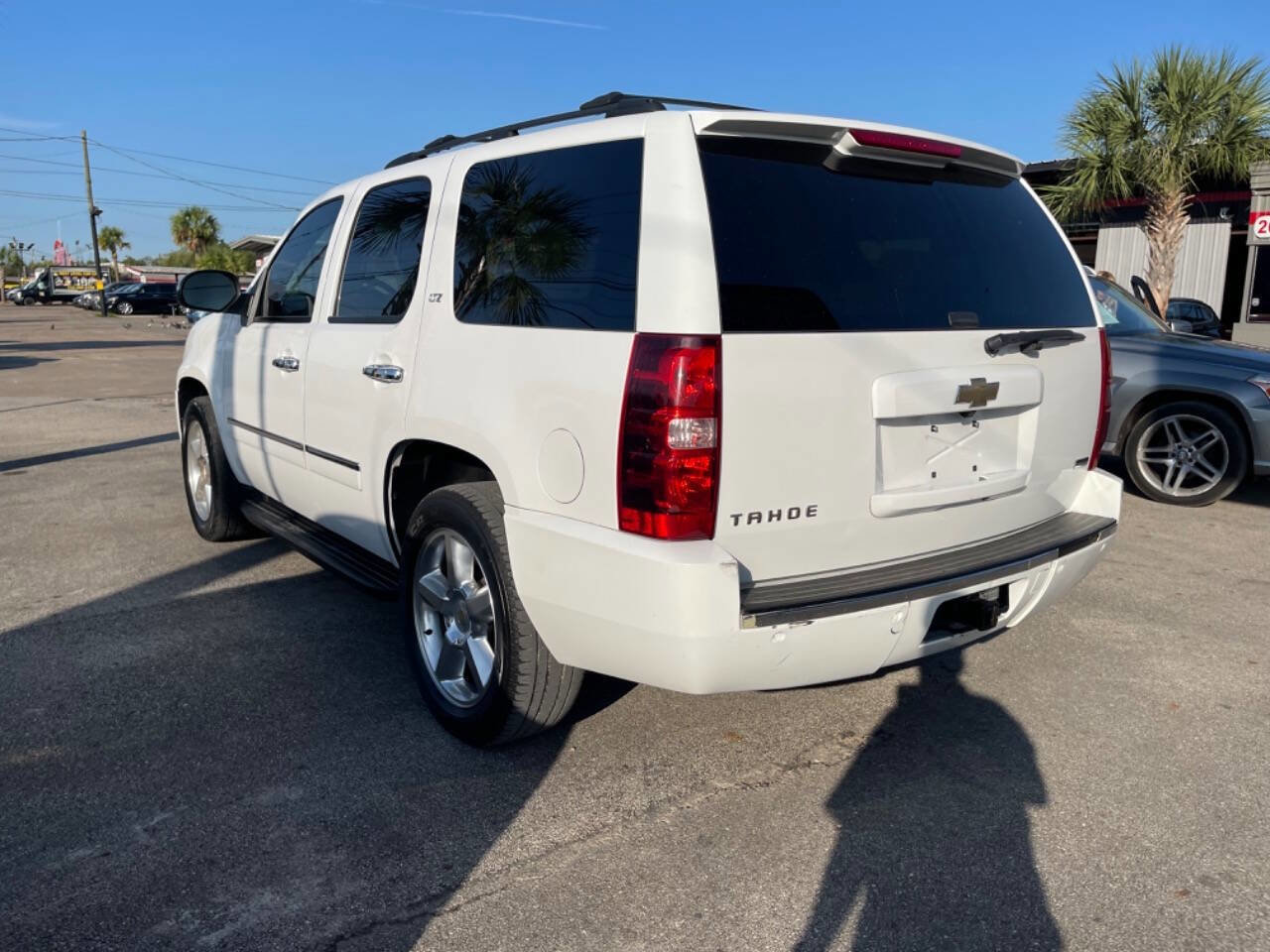Used 2011 Chevrolet Tahoe LTZ RWD image 7