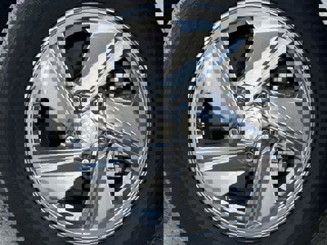 Used 2025 Hyundai Elantra SE image 8