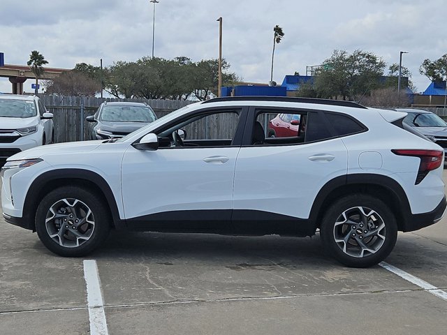 Used 2025 Chevrolet Trax LT image 8