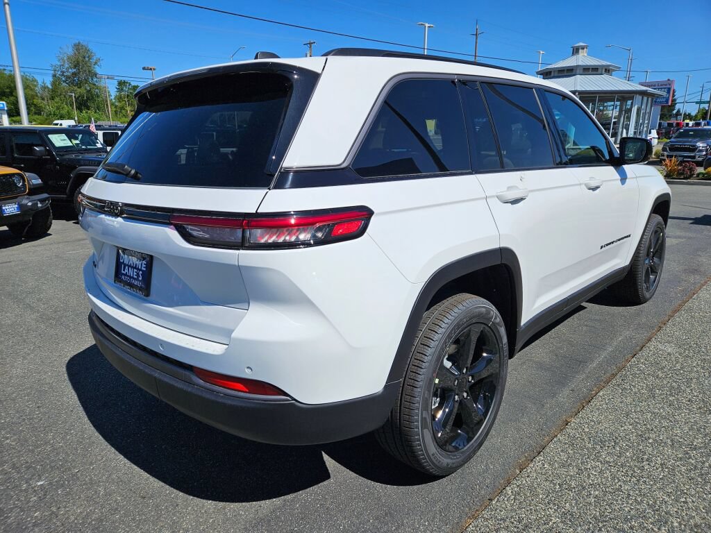 New 2026 Jeep Grand Cherokee Limited w/ Limited Altitude Package AWD/4WD image 5