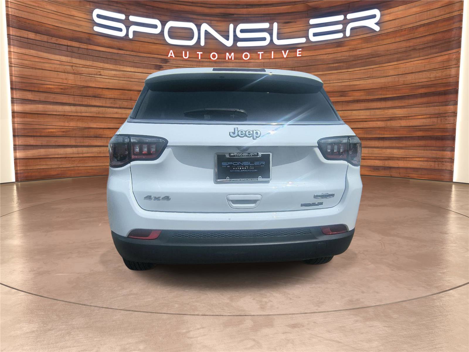 Used 2025 Jeep Compass Latitude AWD/4WD image 6