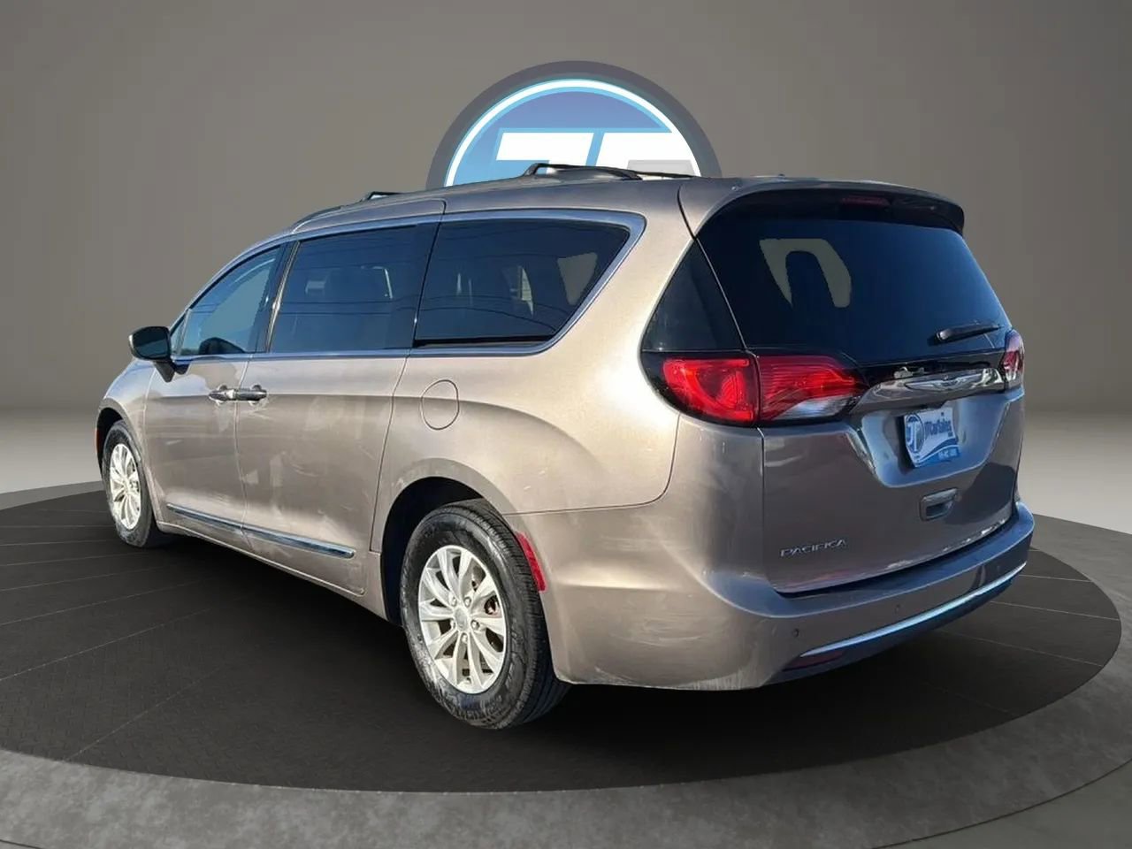 Used 2017 Chrysler Pacifica Touring-L image 9
