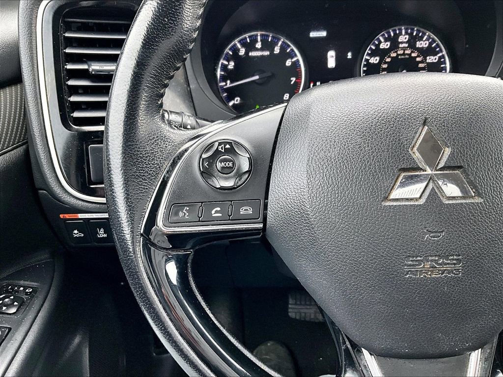 Used 2020 Mitsubishi Outlander ES image 15