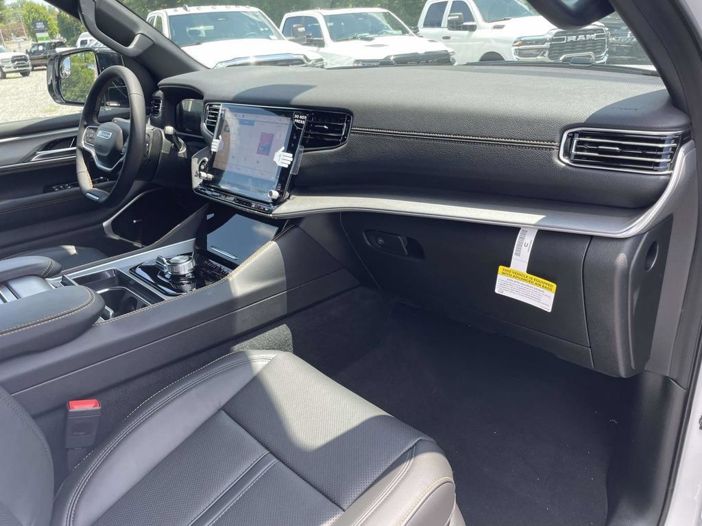 New 2026 Jeep Grand Wagoneer 4WD image 14