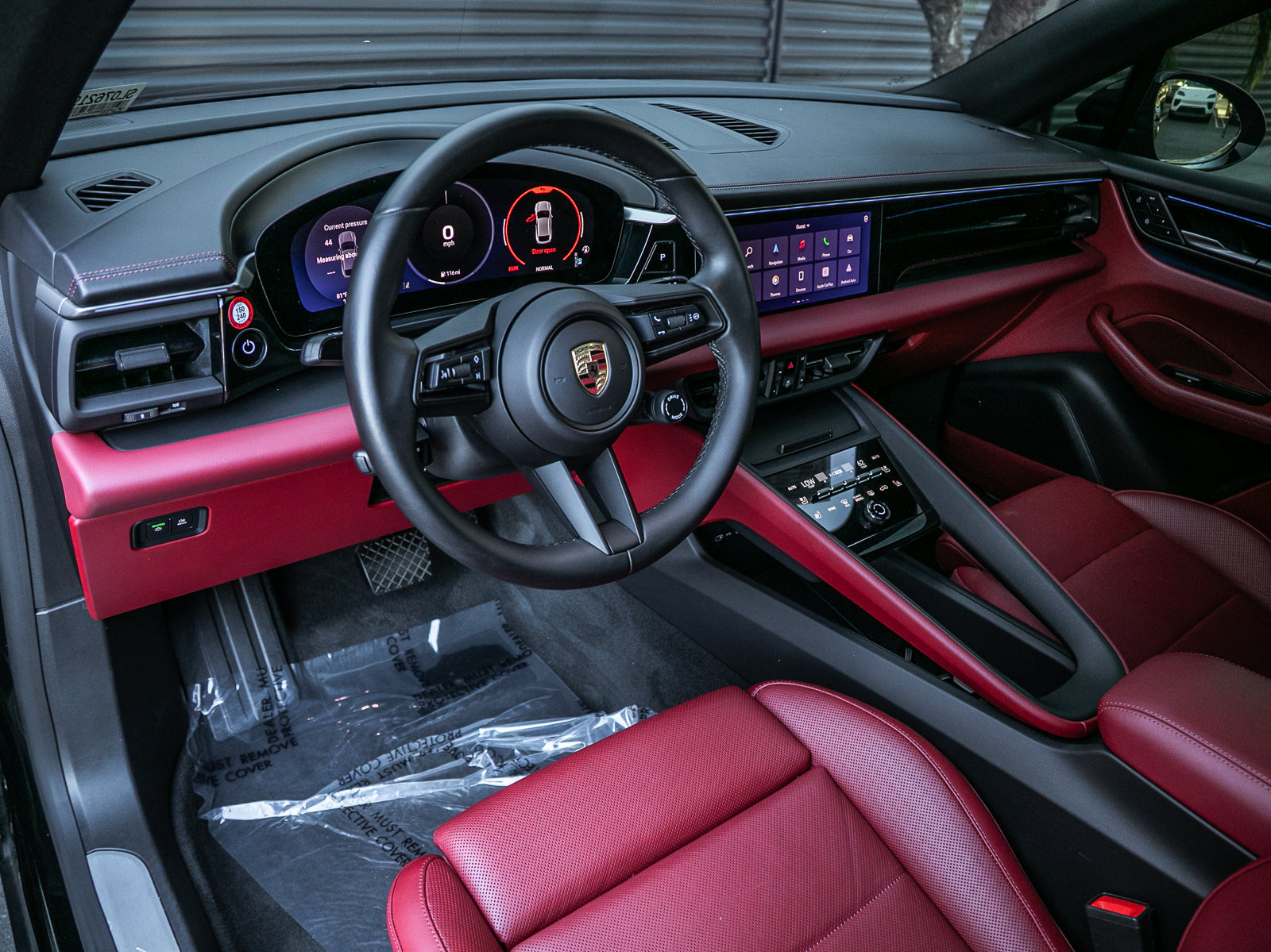 Certified 2025 Porsche Macan Electric RWD image 4