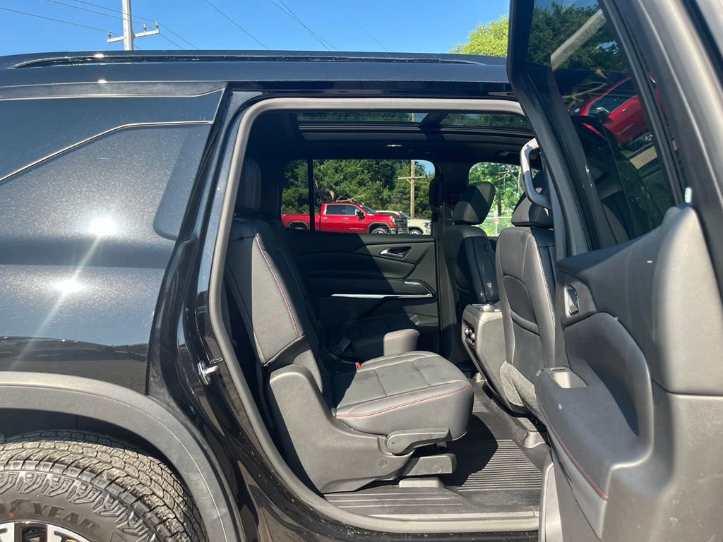 Used 2026 Chevrolet Traverse Z71 w/ LPO, Floor Liner Package AWD/4WD image 37
