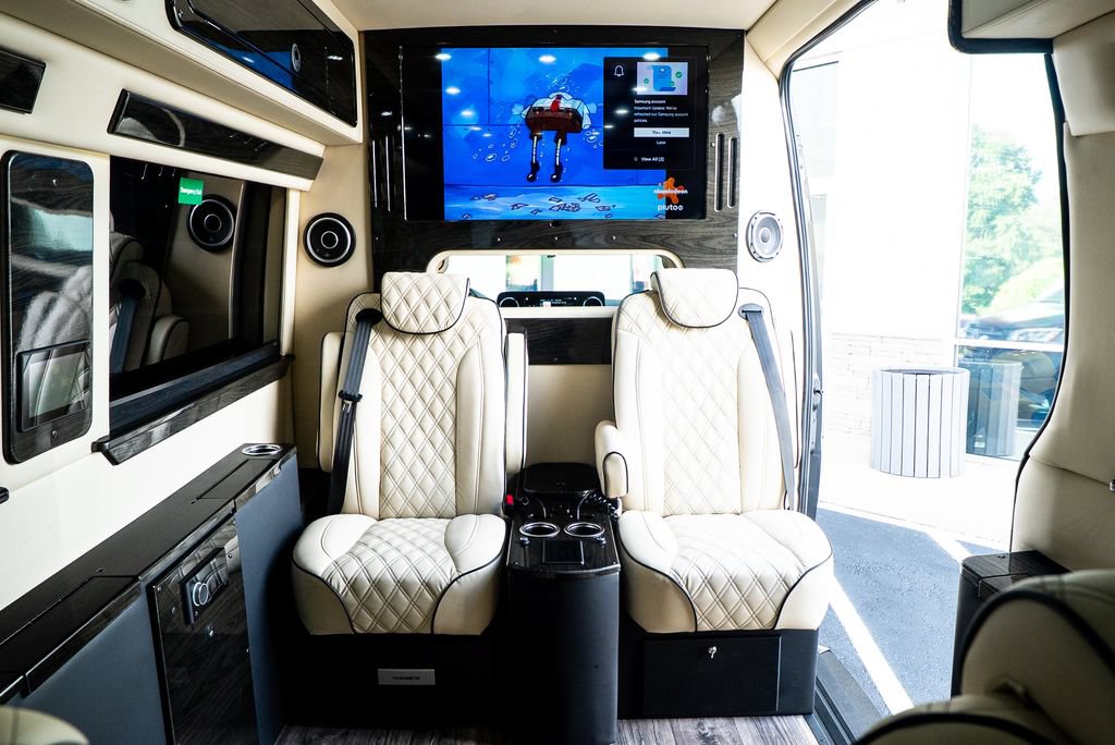 Used 2023 Mercedes-Benz Sprinter 3500 image 41