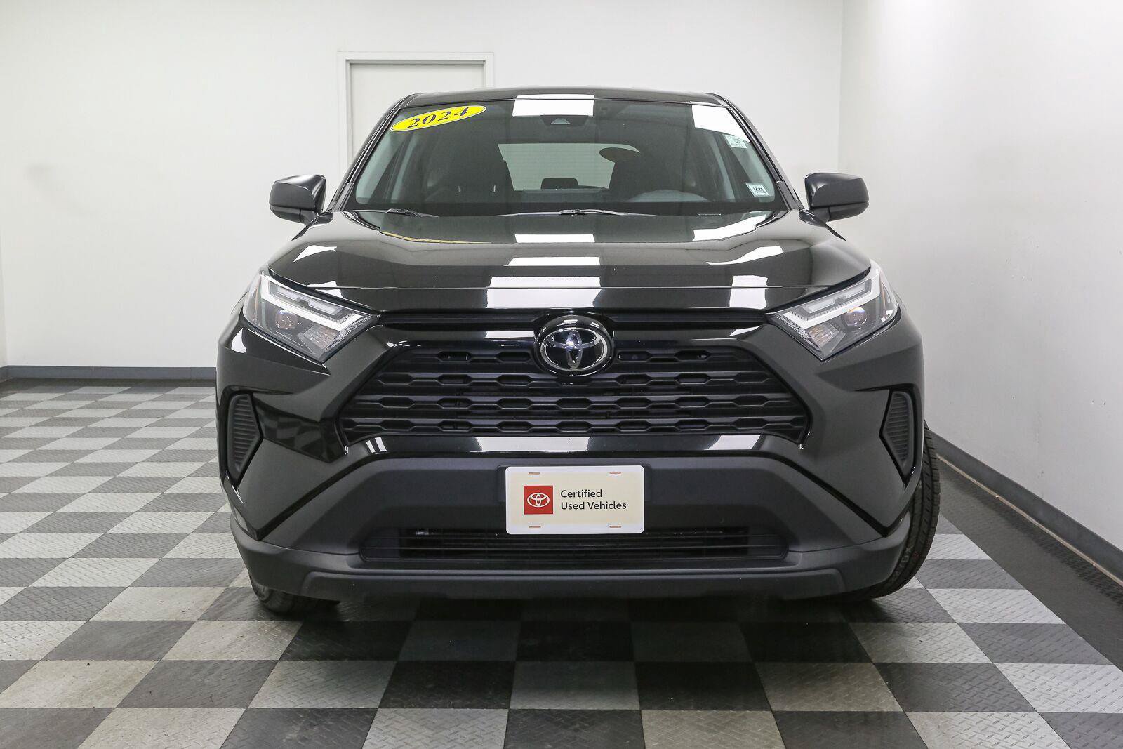 Certified 2024 Toyota RAV4 LE AWD/4WD image 4