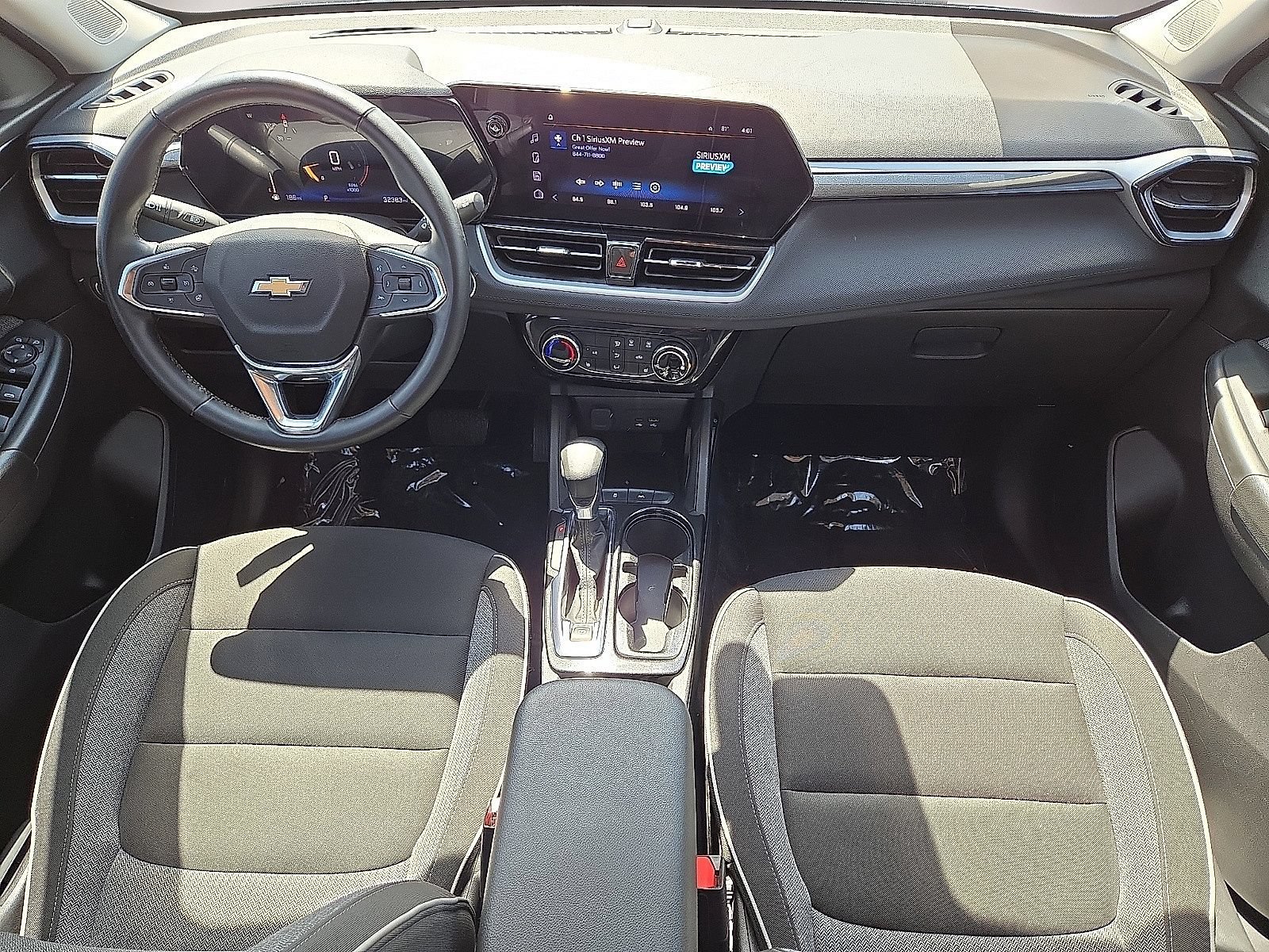 Used 2025 Chevrolet TrailBlazer LT w/ LT Cold Weather Package FWD image 16
