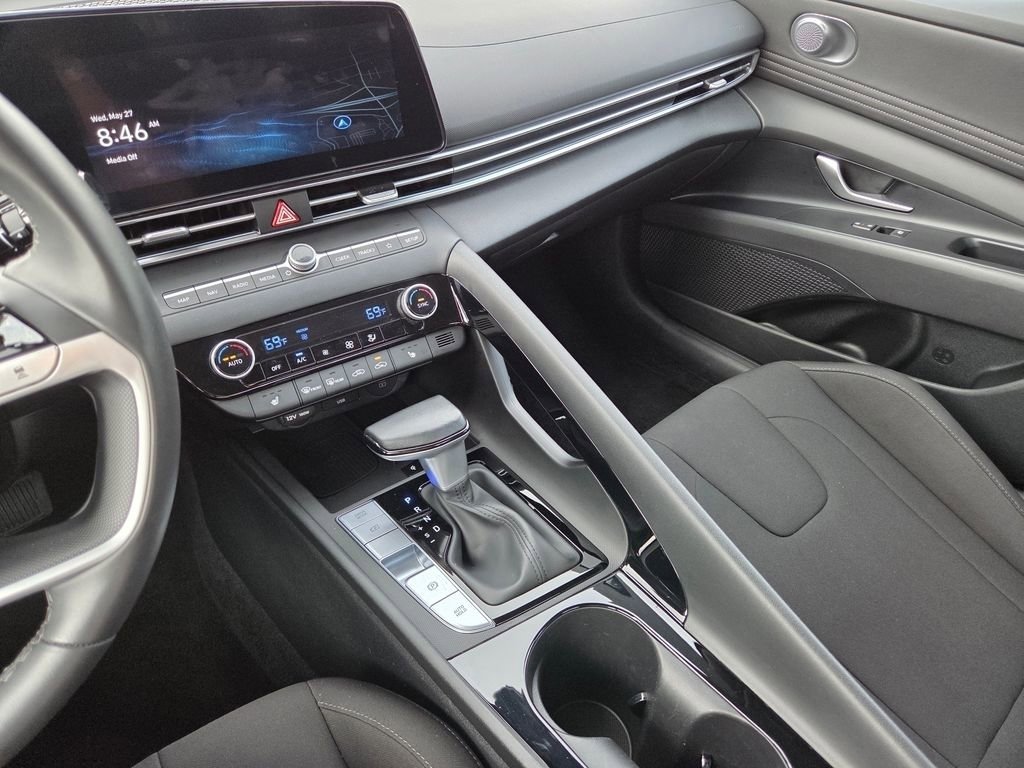 Used 2025 Hyundai Elantra SEL FWD image 34