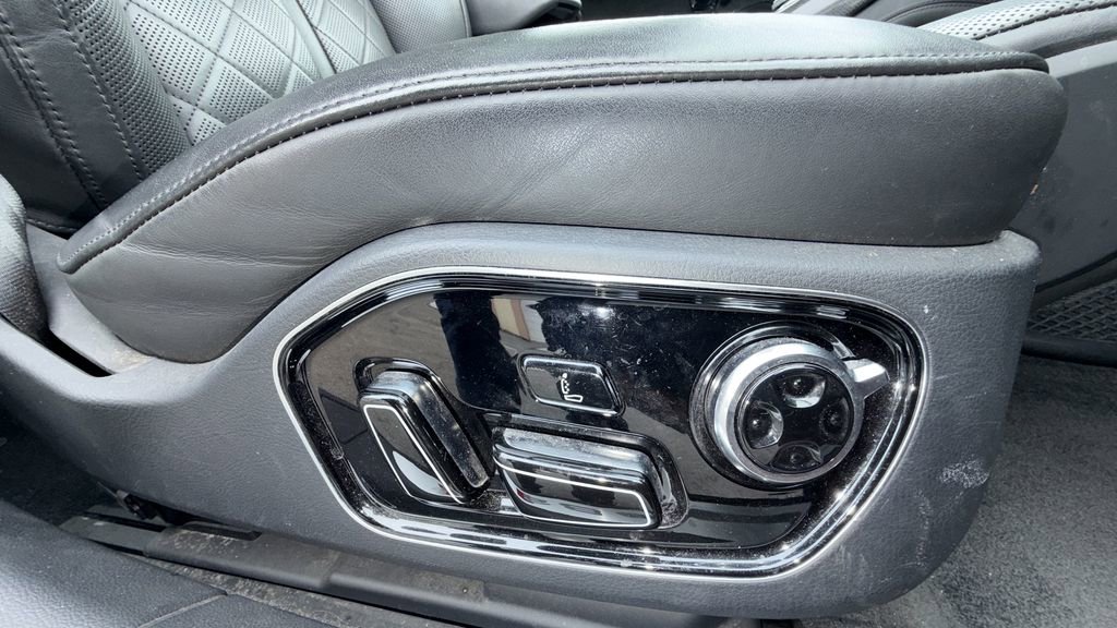 Used 2014 Audi S8 image 29