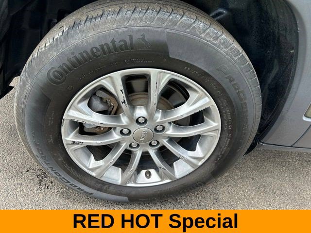 Used 2019 Jeep Cherokee Latitude Plus AWD/4WD image 48