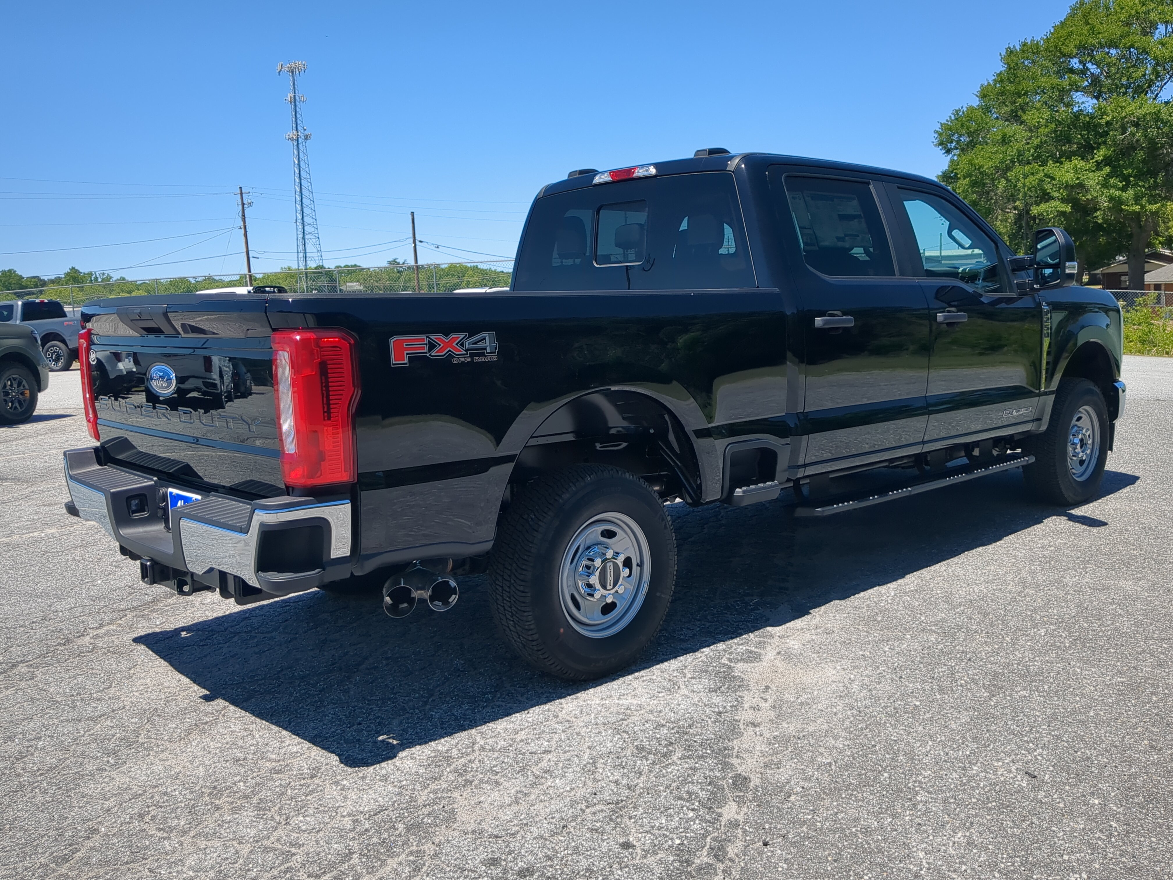 New 2026 Ford F250 XL w/ FX4 Off-Road Package AWD/4WD image 3