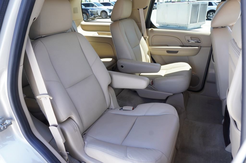 Used 2012 Cadillac Escalade Luxury AWD/4WD image 9