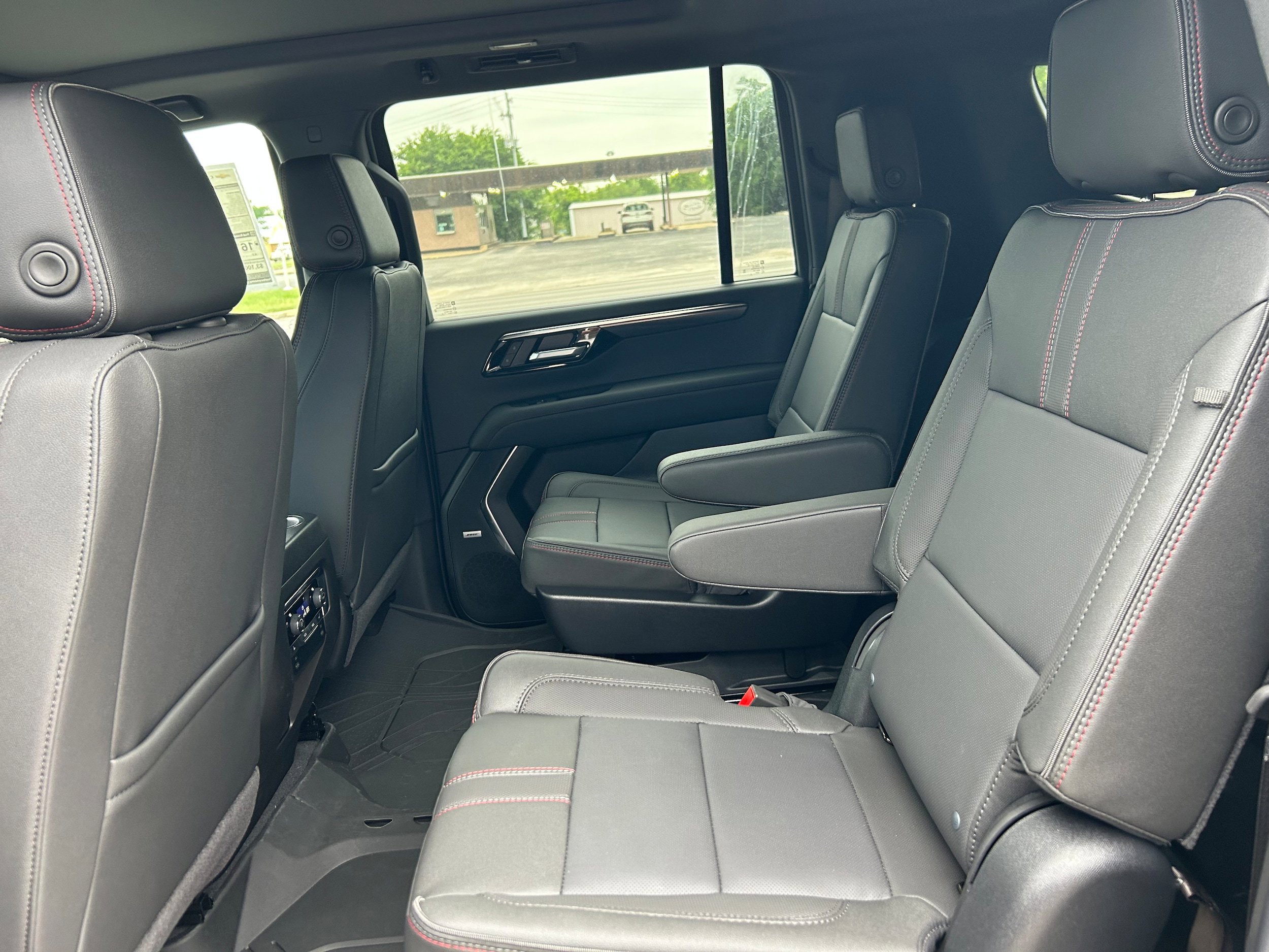 New 2026 Chevrolet Suburban RST w/ Advanced Technology Package AWD/4WD image 37