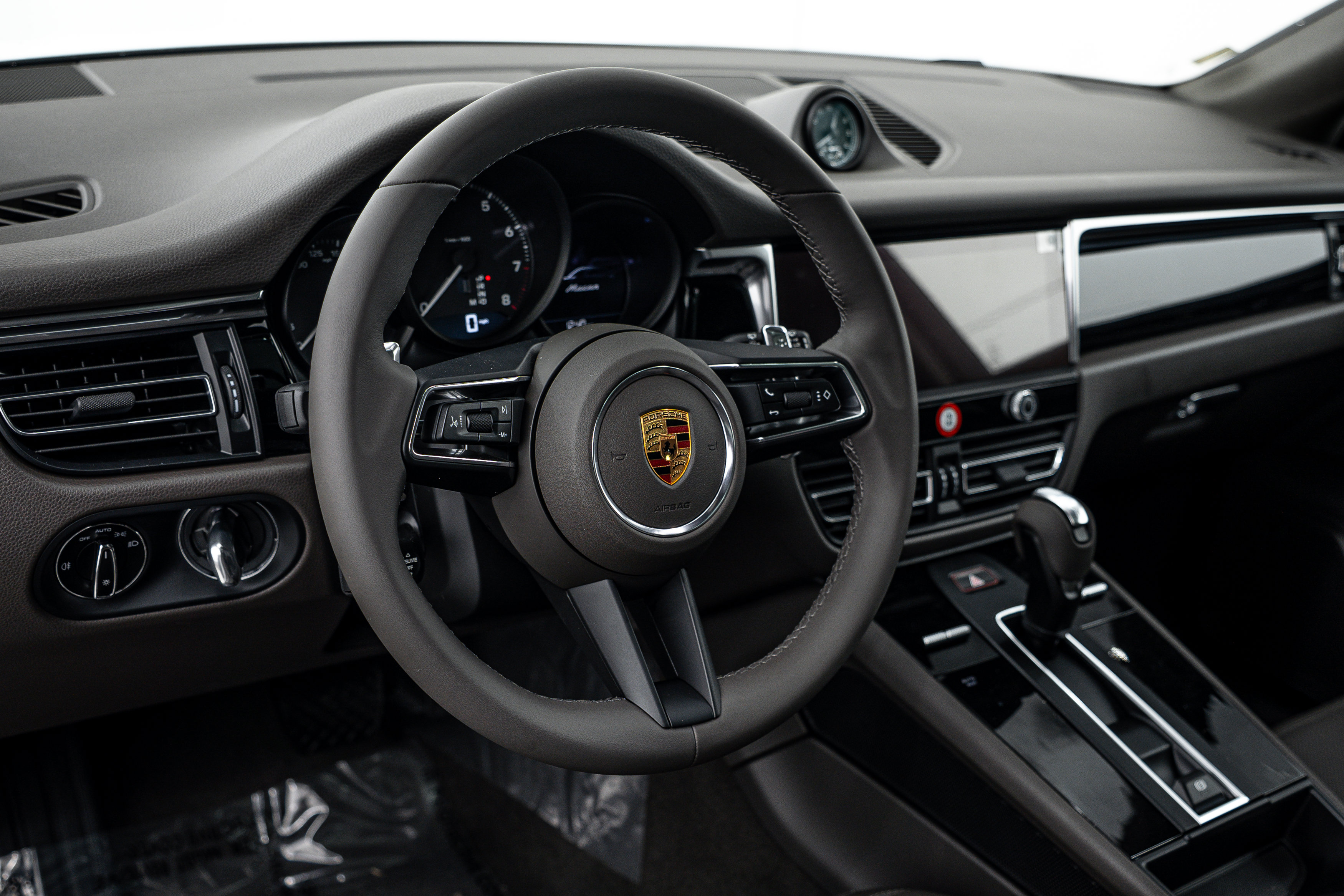 New 2026 Porsche Macan AWD/4WD image 17
