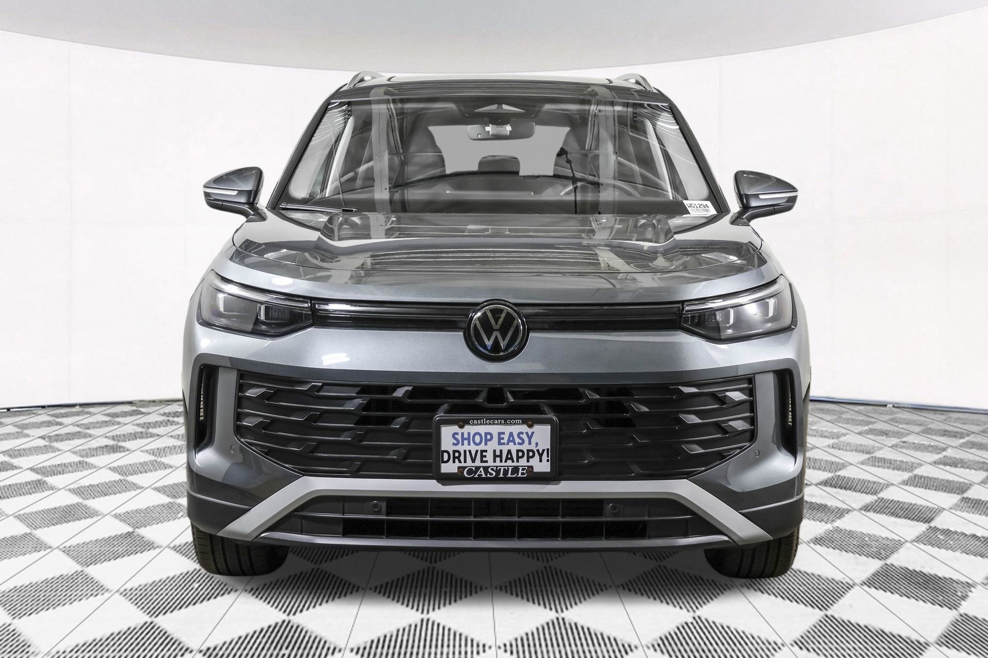 Used 2025 Volkswagen Tiguan SE w/ Panoramic Sunroof Package image 10