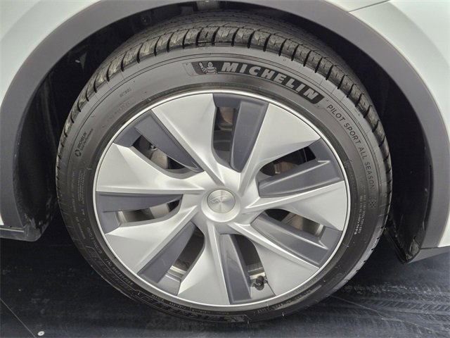 Used 2020 Tesla Model Y Long Range image 9