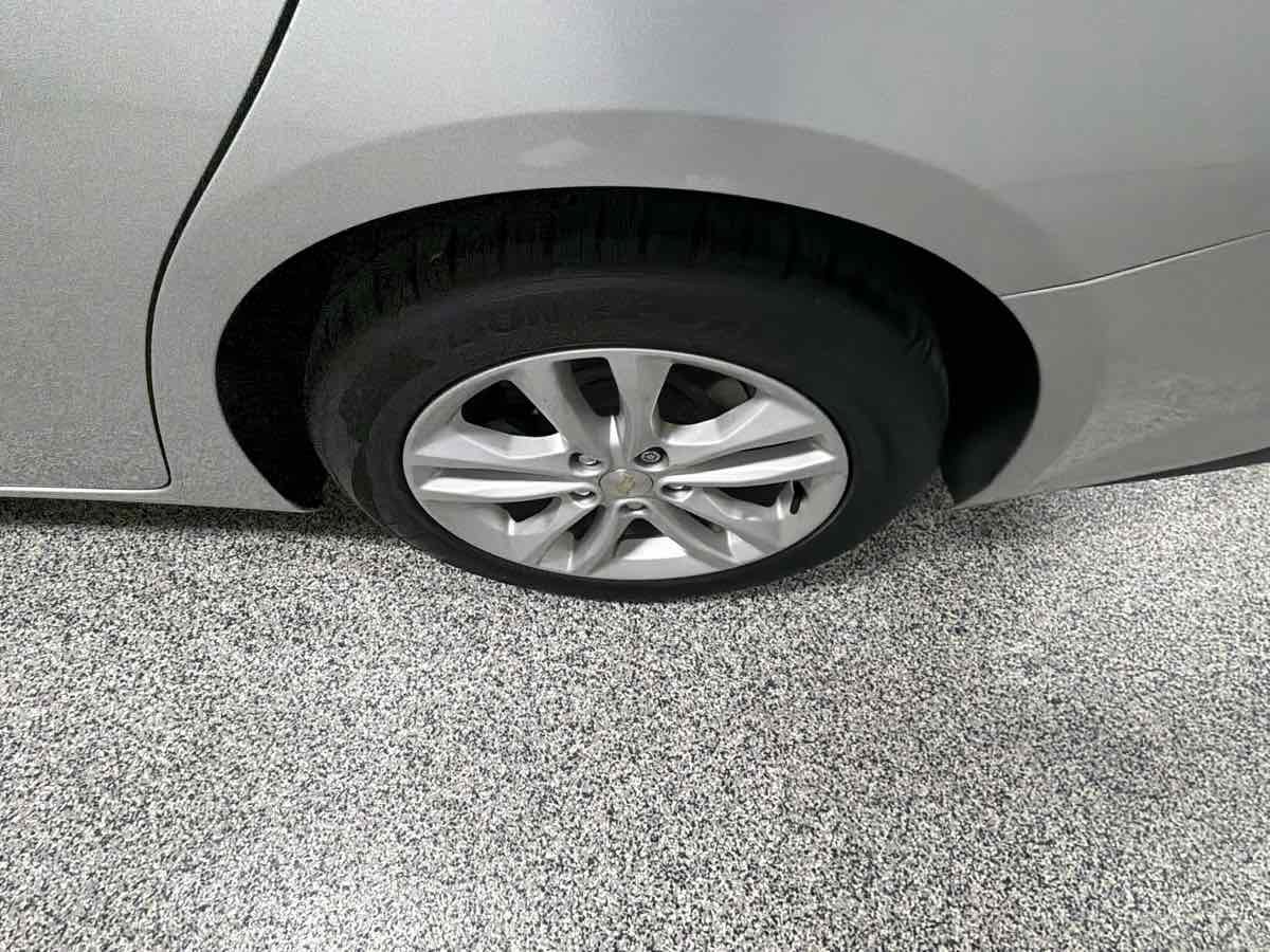 Used 2018 Chevrolet Malibu LT image 37