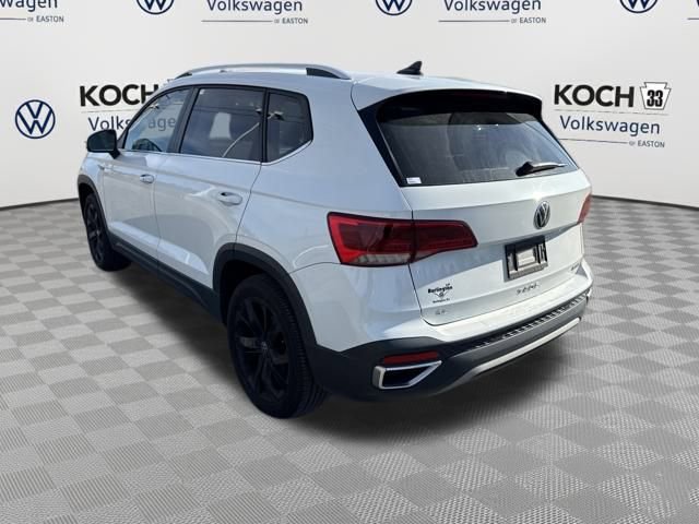 Used 2022 Volkswagen Taos SE w/ IQ.Drive SE Package image 5