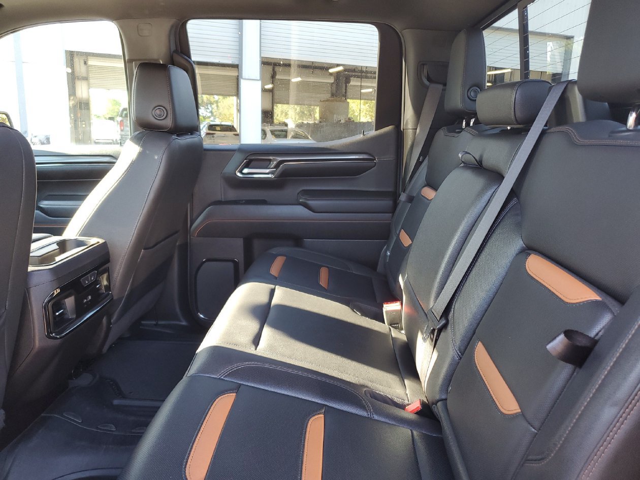 Used 2023 GMC Sierra 1500 AT4 w/ AT4 Premium Package AWD/4WD image 11