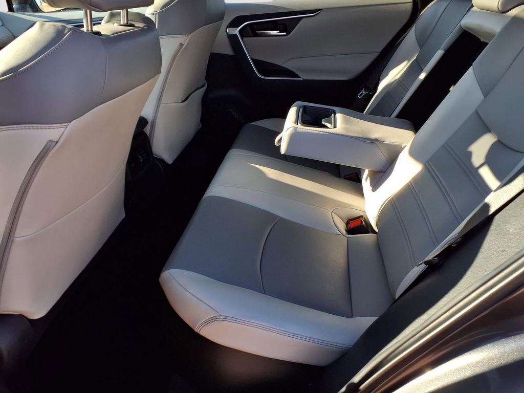 Used 2023 Toyota RAV4 XLE Premium image 29