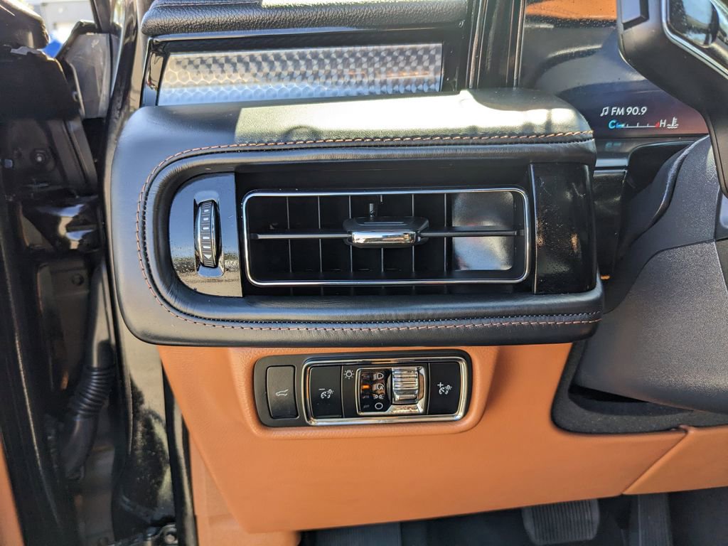 Used 2025 Lincoln Aviator Black Label AWD/4WD image 30