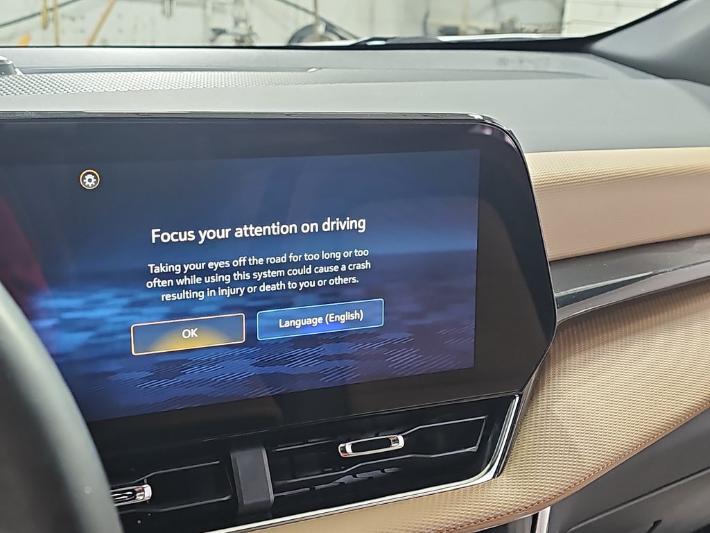 Certified 2025 Chevrolet Equinox ACTIV w/ Safety and Technology Package AWD/4WD image 28