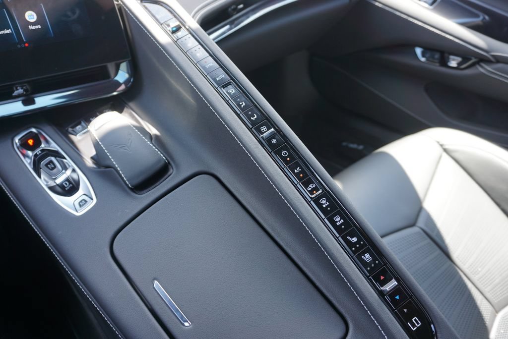 Used 2025 Chevrolet Corvette Z06 RWD image 25
