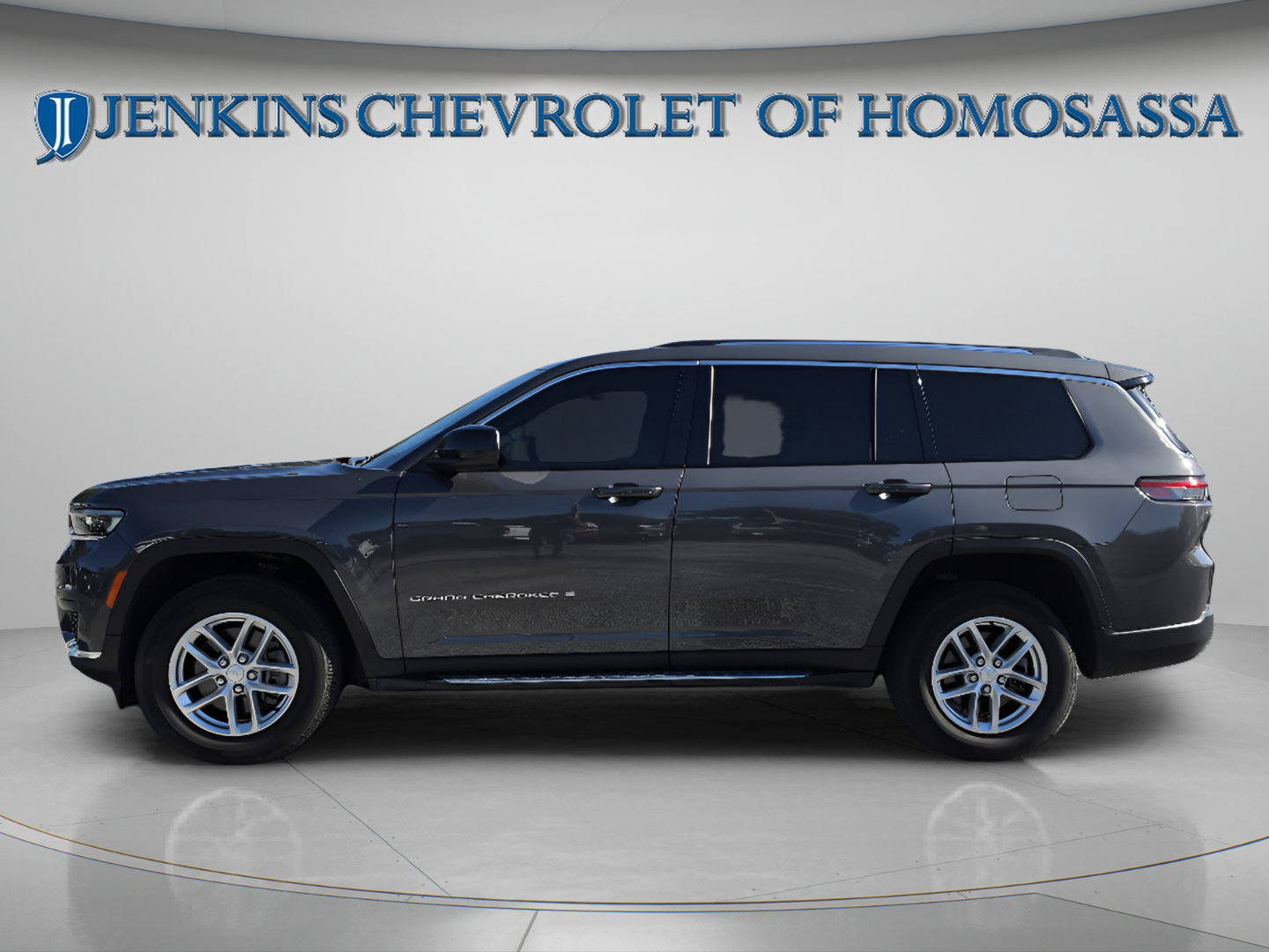 Used 2024 Jeep Grand Cherokee L Laredo RWD image 9
