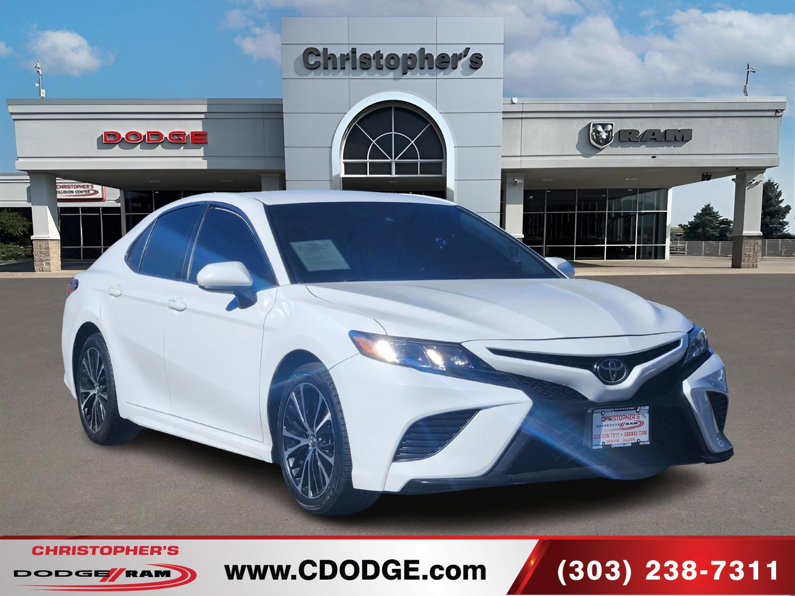 Used 2020 Toyota Camry SE w/ Carpet Mat Package