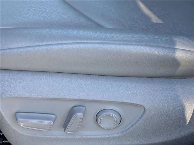 Used 2022 Toyota Highlander XLE AWD/4WD image 4
