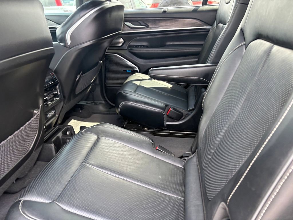 Used 2022 Jeep Grand Cherokee L Overland w/ Advanced Protech Group III AWD/4WD image 27