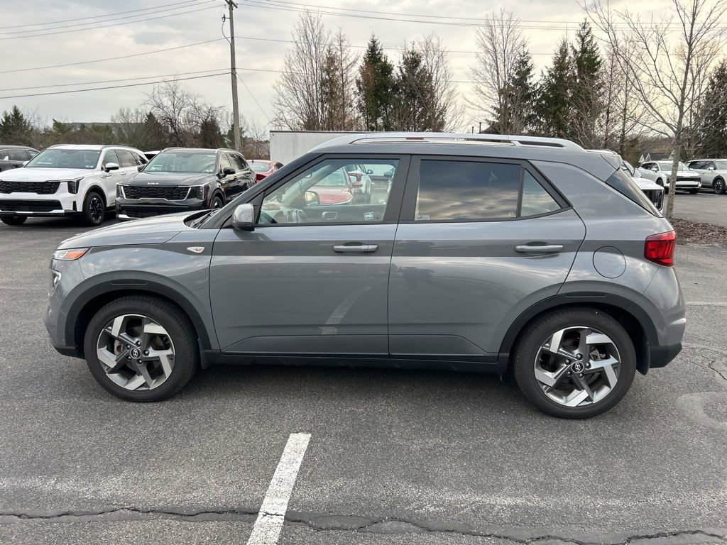Used 2021 Hyundai Venue SEL w/ Cargo Package image 4