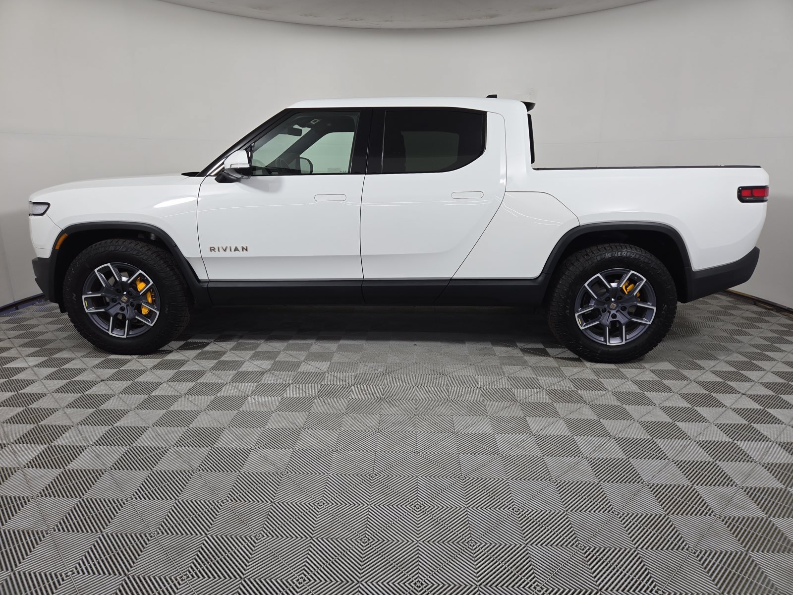 Used 2023 Rivian R1T Adventure Quad AWD/4WD image 2