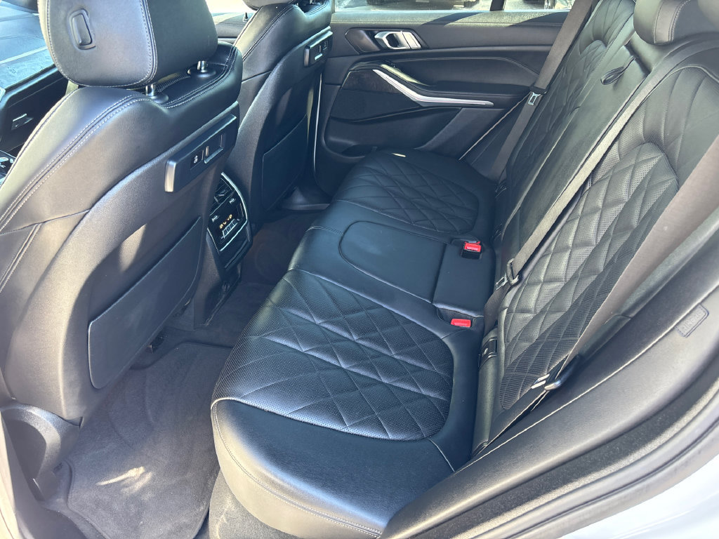 Used 2023 BMW X5 xDrive40i w/ Parking Assistance Package AWD/4WD image 19
