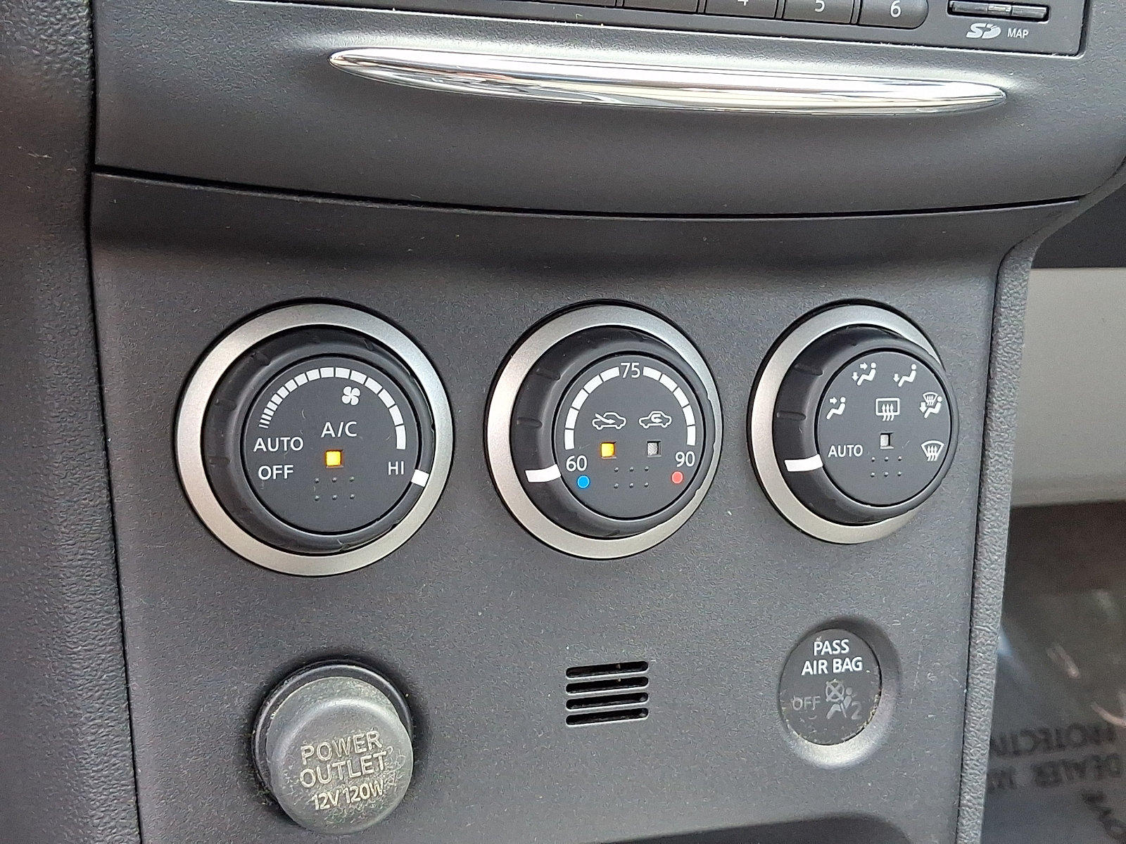 Used 2013 Nissan Rogue SL AWD/4WD image 16