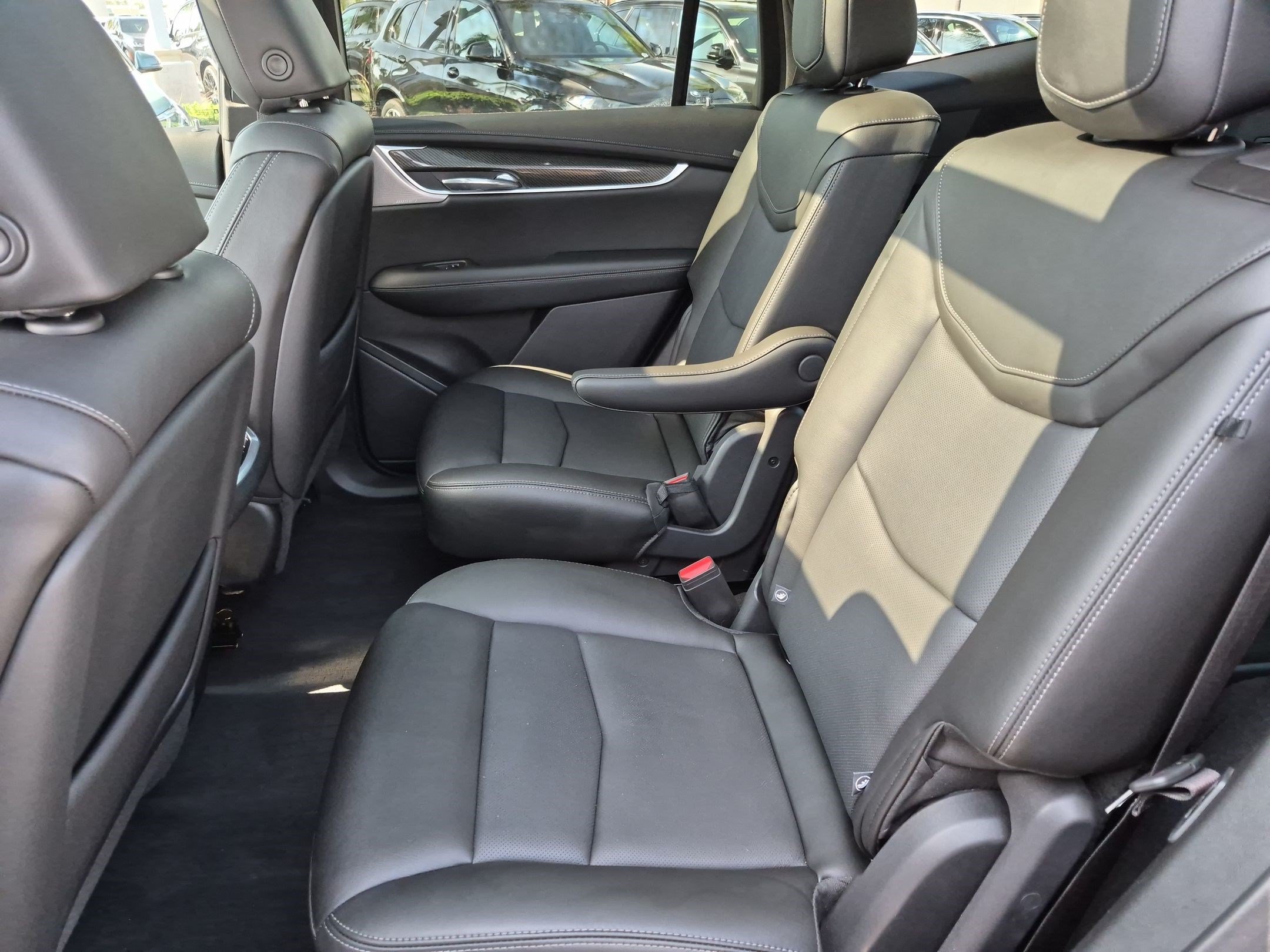 Used 2023 Cadillac XT6 Sport w/ Technology Package AWD/4WD image 32