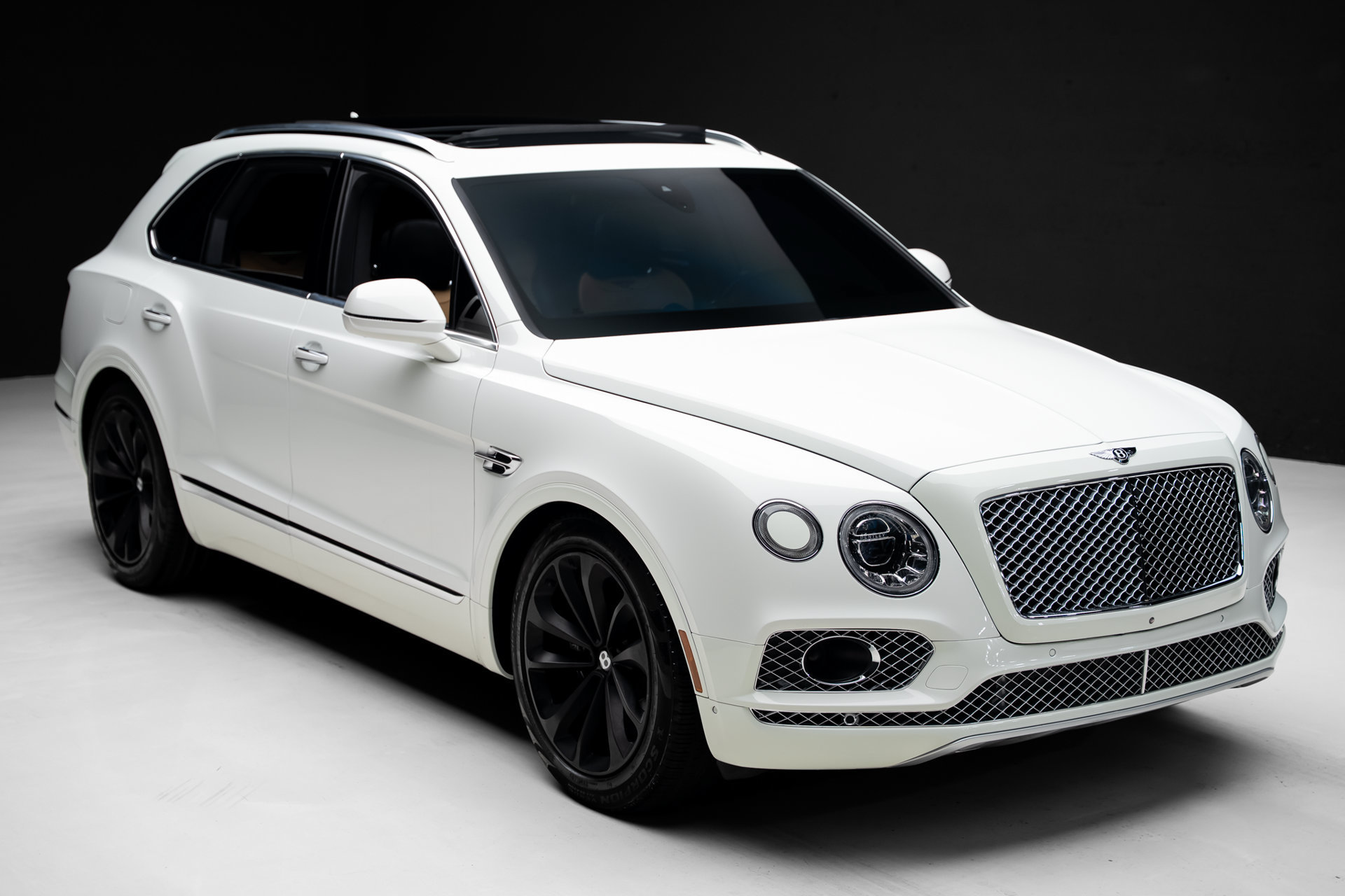 Used 2018 Bentley Bentayga AWD/4WD image 39