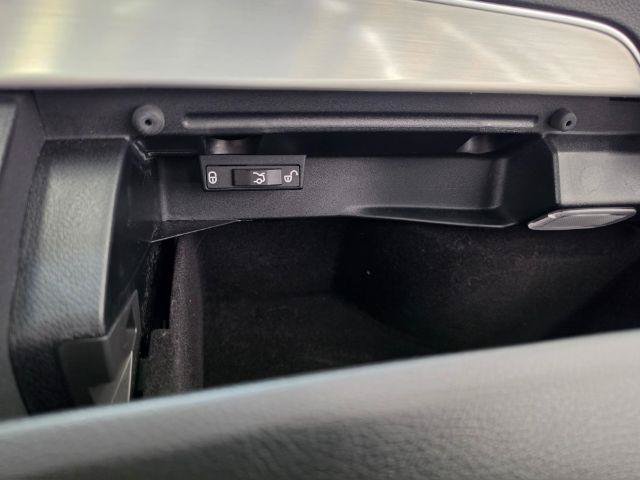 Used 2018 Mercedes-Benz C 300 4MATIC Sedan image 27